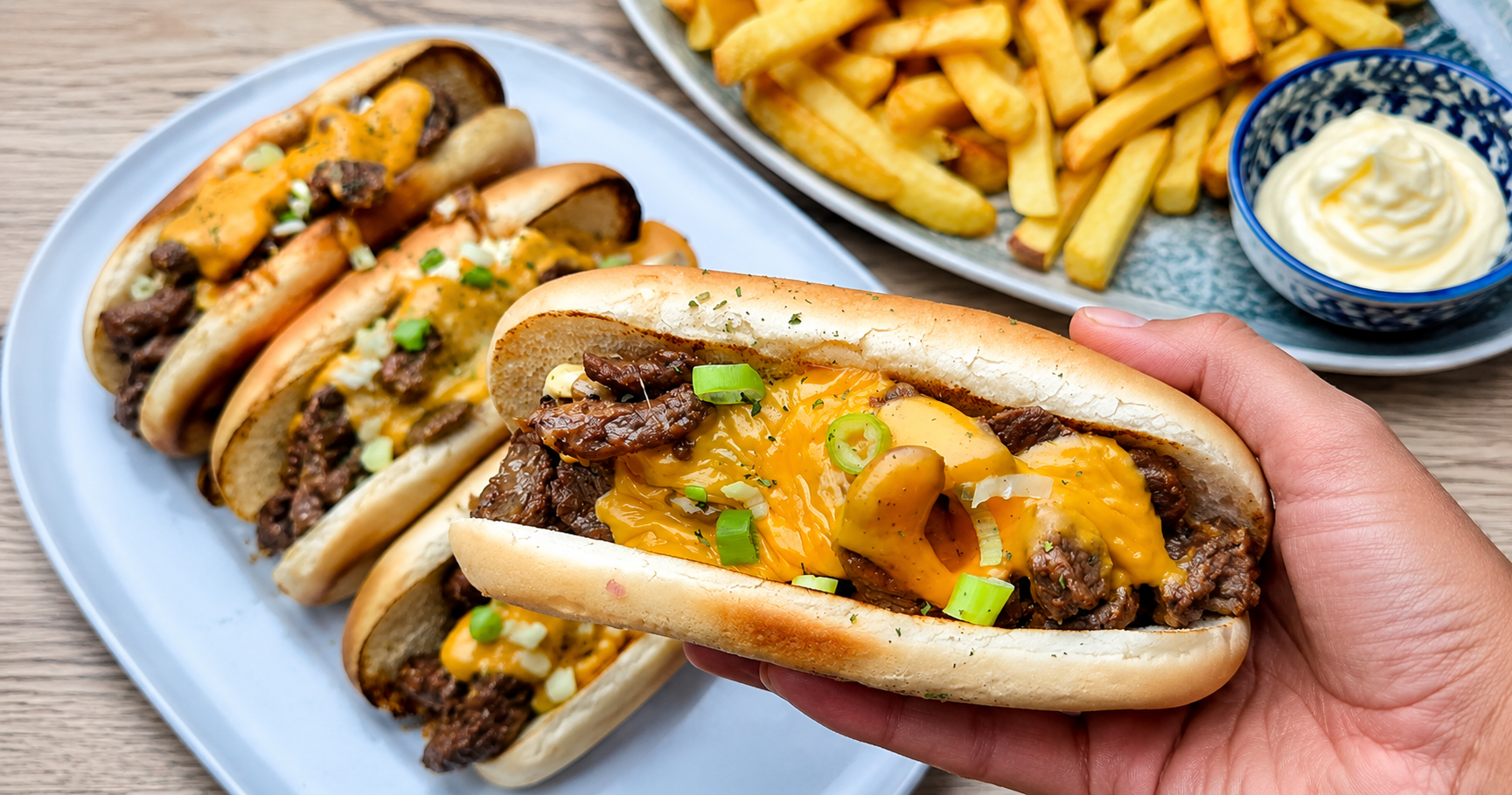 Dieses Philly Cheesesteak Sandwich mit cremiger Cheddar-Soße schmeckt besser als im Restaurant